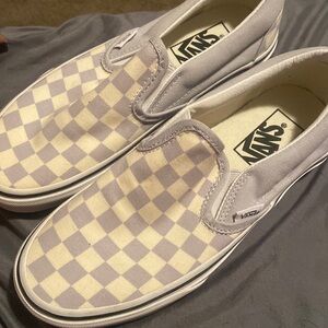 Men 5. Women 6.5. Never worn.